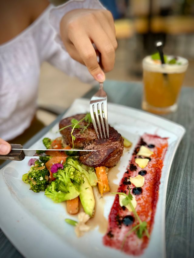 Nēbula steak and cocktail